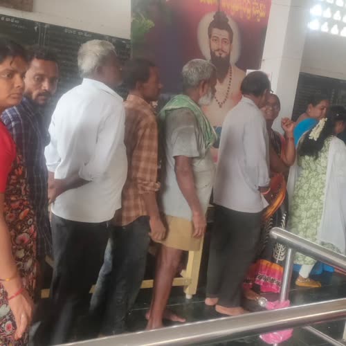 Devotees waiting to be served