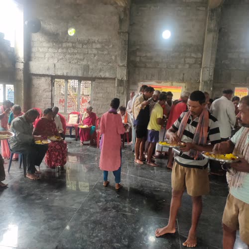 Meals being handed out to the gathering
