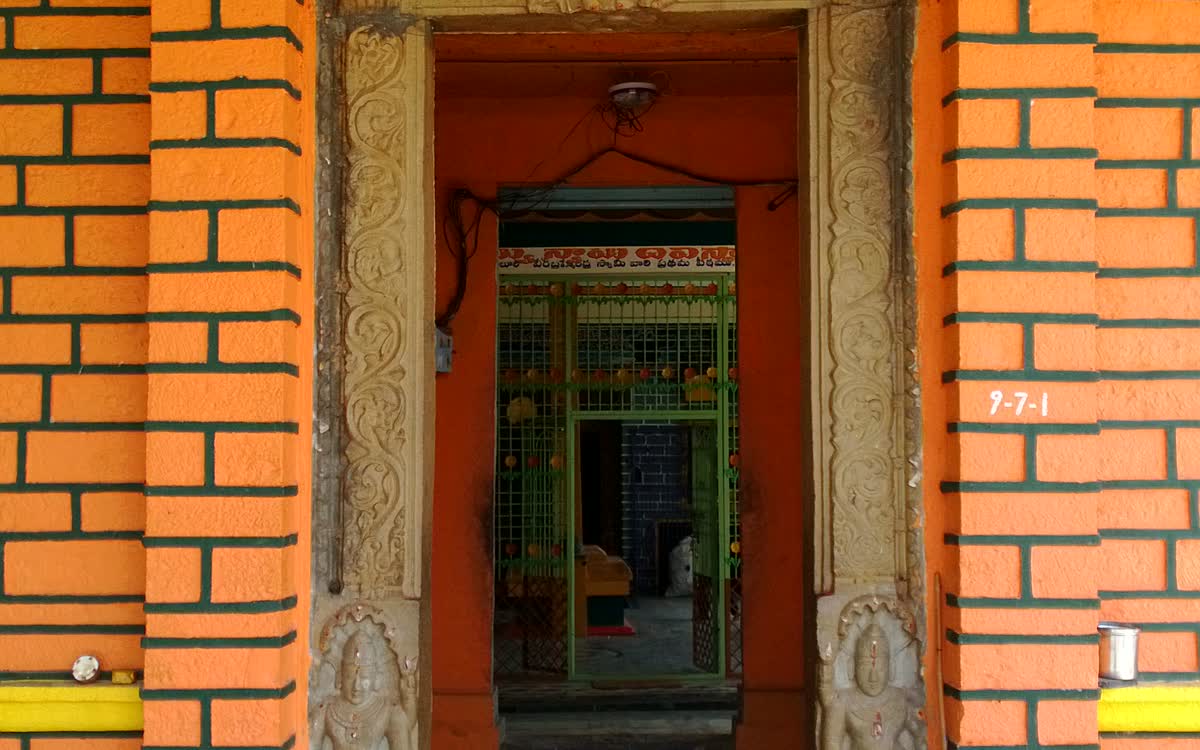 The painted doorway into the Nelamatham